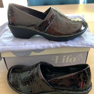 Women’s New with box Lila Bella Burgundy U.S. Size 6. Faux skin, super grip